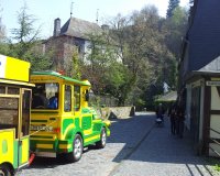 Monschau Bimmelbahn auf Straße